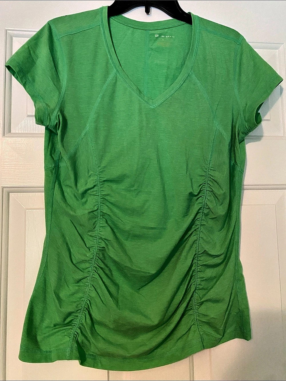 Tech Gear Ruched V-Neck Short Sleeve Top in Green Size - size Large